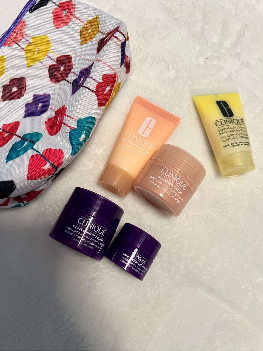 Clinique Mini Skincare Set with Purple Lip-Print Cosmetic Bag - Picture 4 of 15